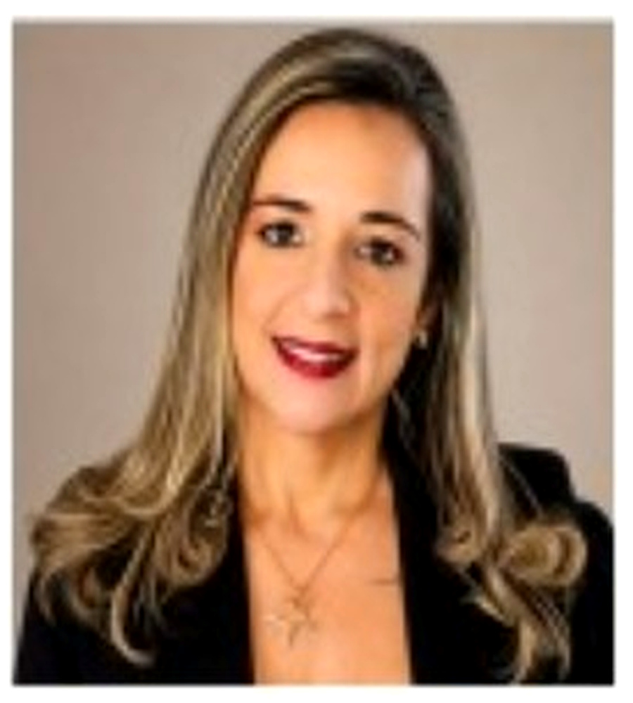 Dra. Adriana Vasconcelos Bernardino
